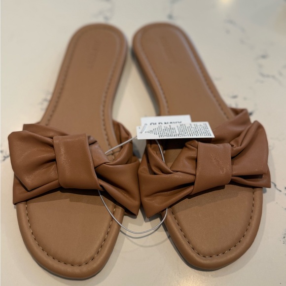 Old Navy Tan Bow Slide Sandals - Picture 1 of 4